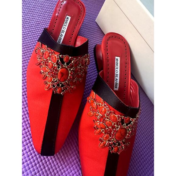 Manolo Blahnik RARE Red Black Silk Embellished Mules Clogs Size 38 NEW Shoes - Picture 4 of 9